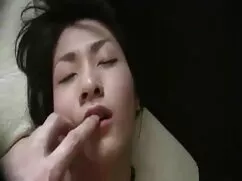 Trên bàn vung trom v ...