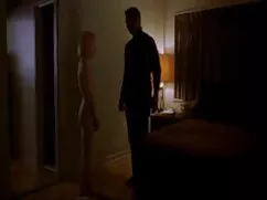 Người đàn ông vung t ...