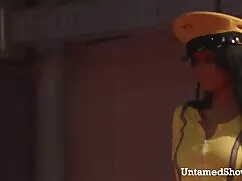 Hai người vung trom  ...