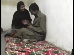 Dane Jones, thổi kèn ...